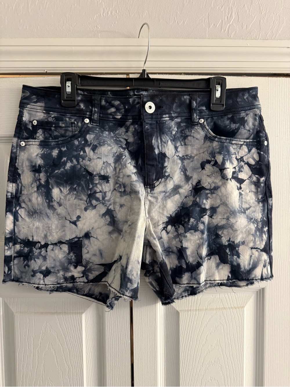 INC International Concepts Navy & White Tie-Dye Denim Shorts size 12